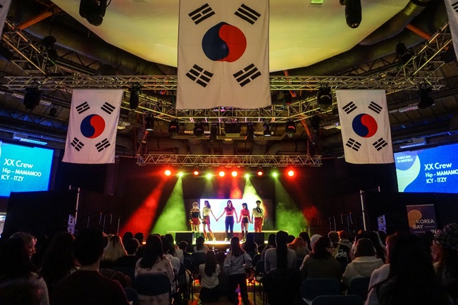 2020년 셰필드 한국의 날 축제_K-팝 댄스 경진대회 참여 그룹2.jpg