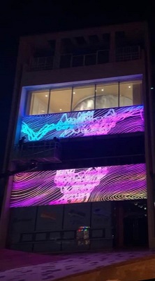 한국근현대음악관 건물외벽에 있는 파노라마 LED 조명-밤에 보이는 모습k.jpg