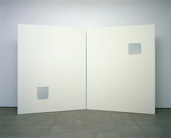 5이우환, 조응 (Free-standing). oil on canvas, hinged diptych  각 227x182x4cm(설치 - 227x364x30cm), 2003.jpg
