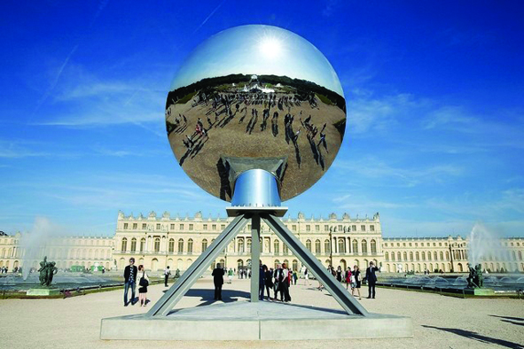 Sky Mirror (at the Palace of Versailles), Anish Kapoor, 2006.jpg