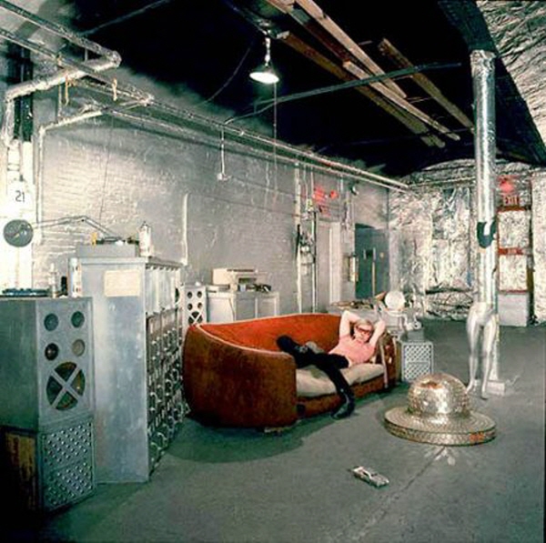 [크기변환]Warhol's Silver Factory.jpg