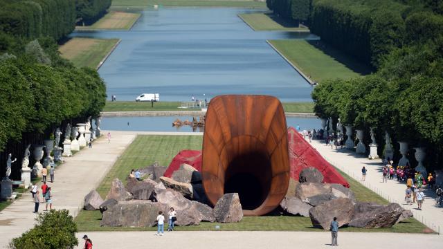 Dirty Corners (in the gardens of the Chateau de Versailles), Anish Kapoor, 2015.jpg