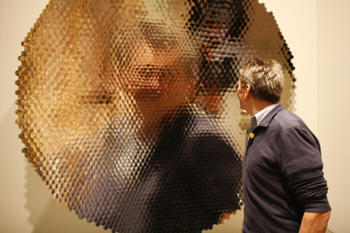 Concave mirror by Anish Kapoor.jpg