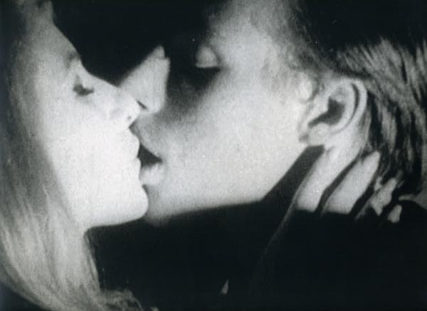 [크기변환]Still Image of Kiss (Andy Warhol, 1963-64), 16mm, black & white, silent, 48 min.jpg