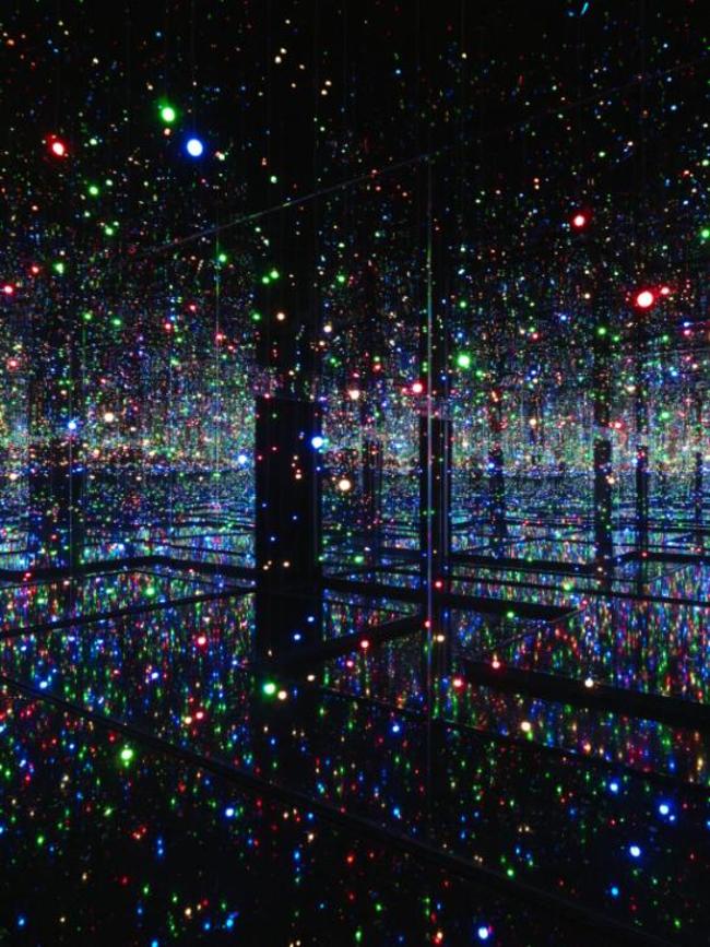 9Yayoi Kusama, Infinity Mirrored Room - Filled with the Brilliance of Life 2011,2017. Tate. © Yayoi Kusama.jpg