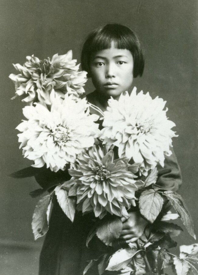 1Yayoi Kusama at the age of ten.jpg