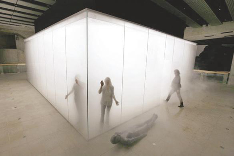 2007년 런던 헤이워드 갤러리 '눈 먼 빛' 전시 설치전경.jpg