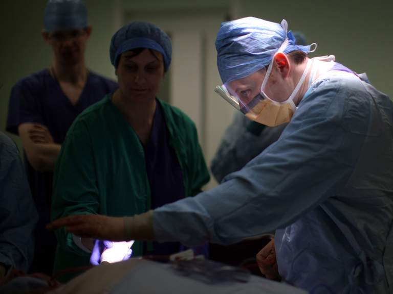 영국3-영국, 7개 수술 중 1개는 당일취소 인디펜던트지.JPG