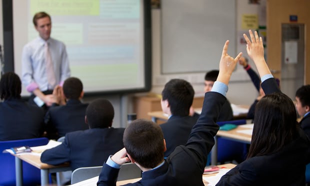 영국2-세컨더리 스쿨, 재정 압박으로 한 학급당 학생수 늘어 가디언지.jpg