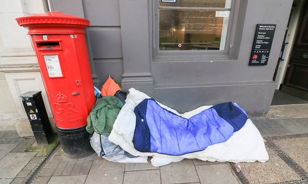 영국4-노숙자 사망률 2배 이상 늘어 가디언지.jpg