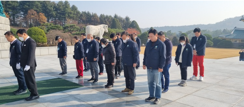1307-한인취재 1 사진 9 현충원.png