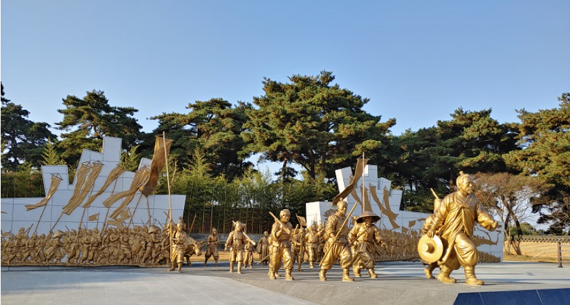1307-한인취재 1 사진 6 동학 동상.png